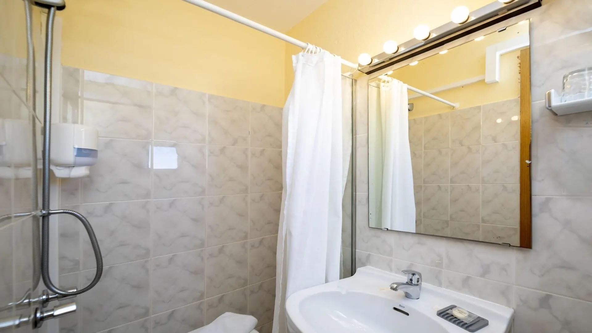 Hostal Manolita San Antonio  Guest house