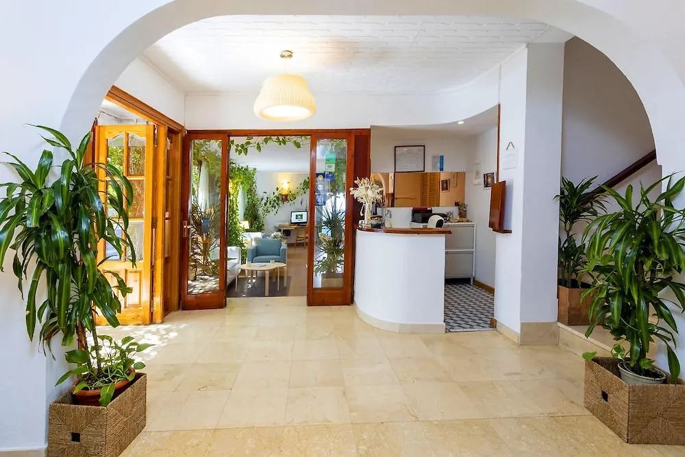 Hostal Manolita San Antonio  Guest house