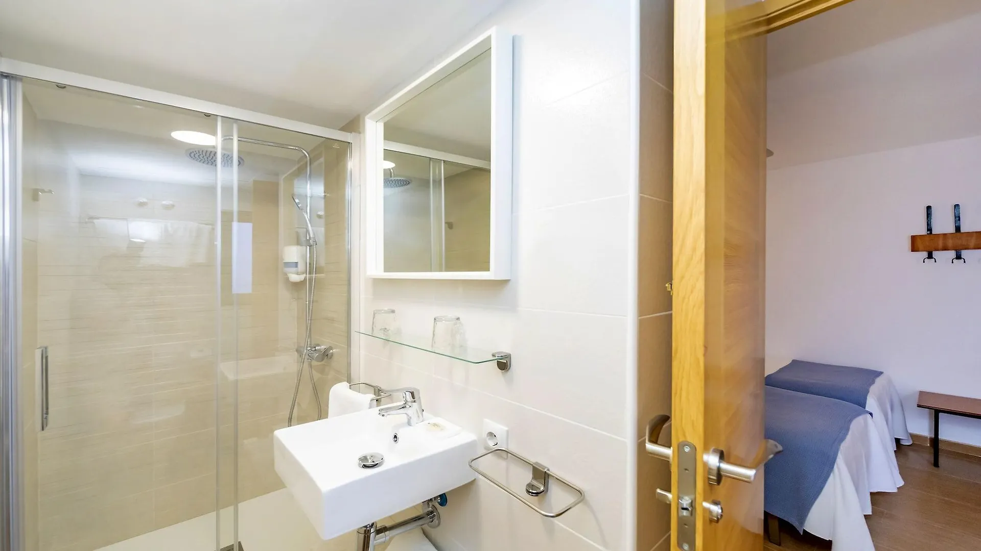 Hostal Manolita Sant Antoni de Portmany 0*,  Spagna