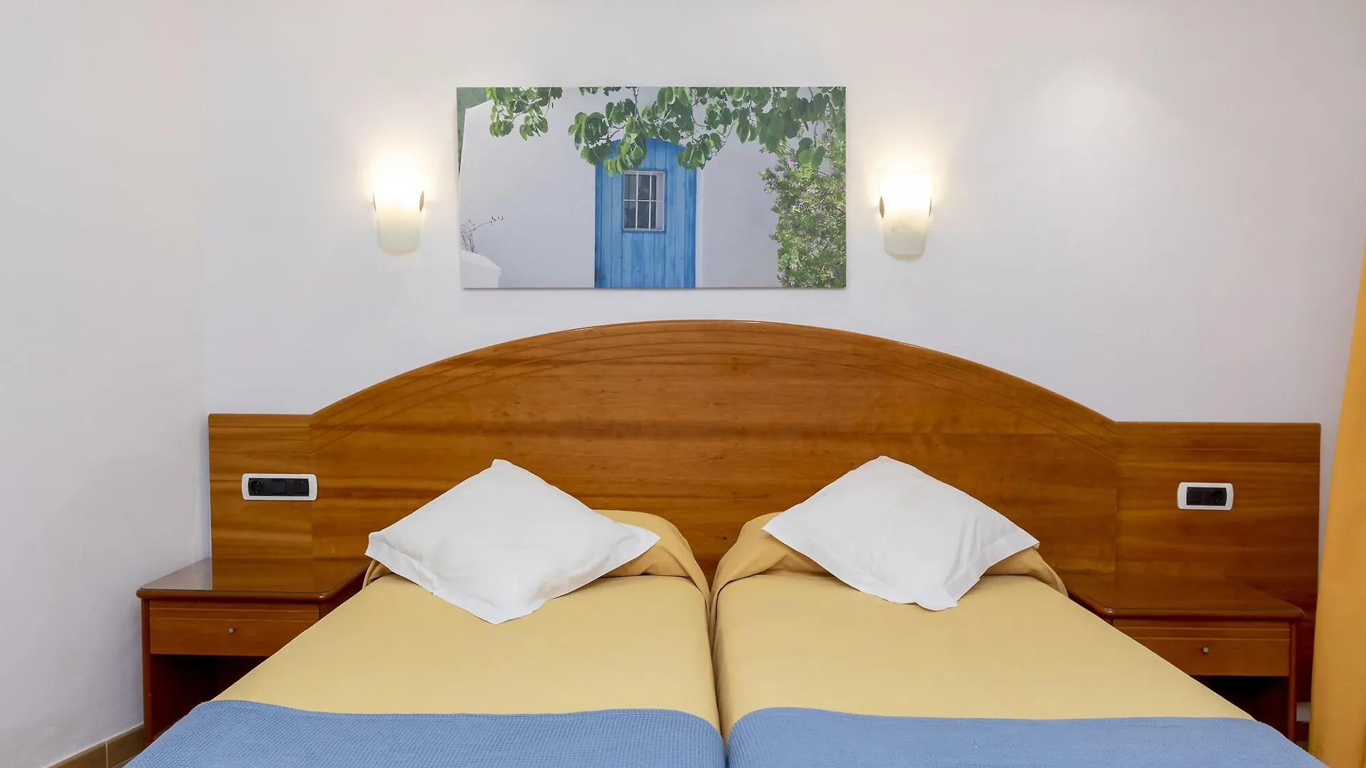 Hostal Manolita Sant Antoni de Portmany 0*,  Spagna